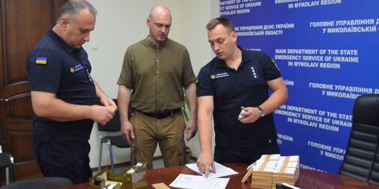 Миколаївські рятувальники отримали індикаторні трубки для виявлення хімічних отруйних речовин