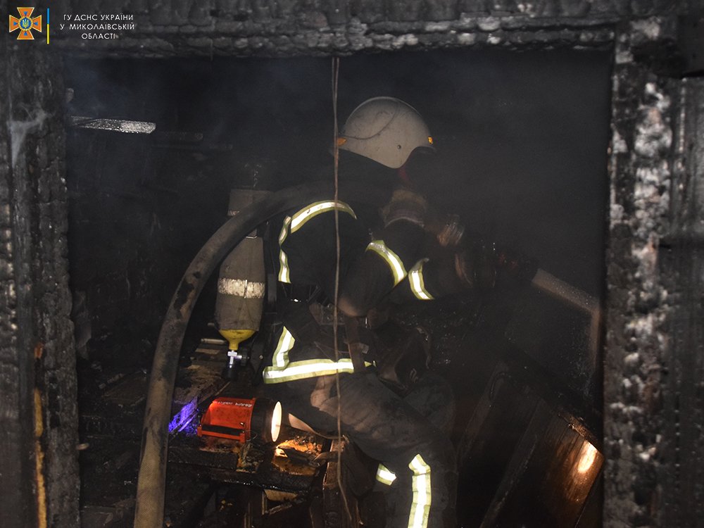 Через нічну та ранкову атаки росіян на Миколаїв спалахнуло 8 пожеж – ДСНС (ФОТО, ВІДЕО) 9