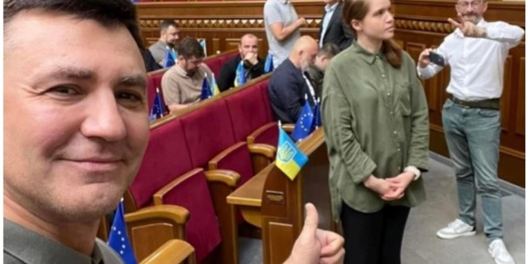 Чому посварились “слуги” Тищенко і Безугла, якщо обоє входять в групу Єрмака і мають багато спільного (ФОТО, ВІДЕО)