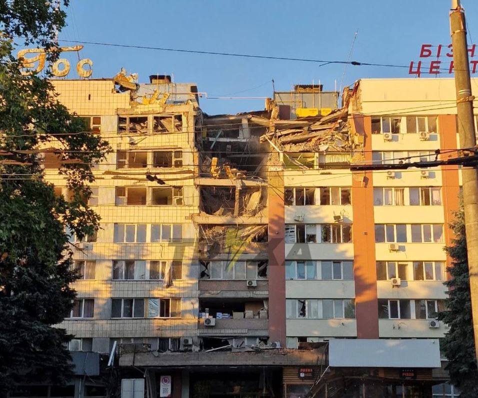 Николаев под ракетной атакой: разбита крупная гостиница и другие цивильные объекты (ФОТО) 10