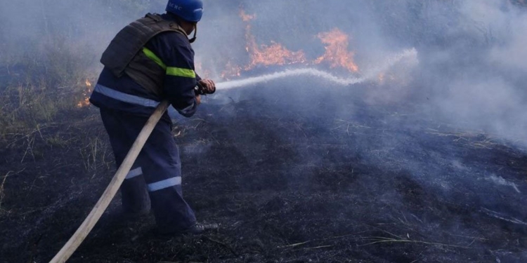 З 24 пожеж на Миколаївщині за добу майже половина – через російські обстріли (ФОТО)