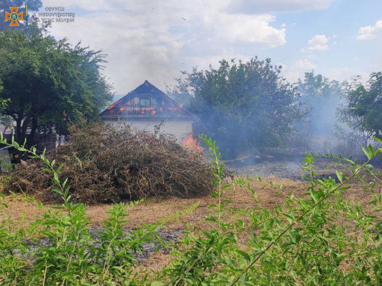 Через обстріли і ні: на Миколаївщині за добу вигоріло 67 га ячменю і пшениці (ФОТО) 13