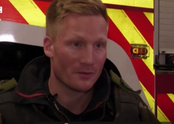 Немецкий пожарный приехал в отпуск в Украину – тушить пожары и разбирать завалы в Харькове (ВИДЕО)