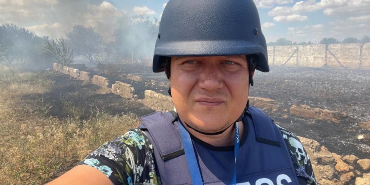 Португальські журналісти потрапили під обстріл окупантів на Миколаївщині (ФОТО)