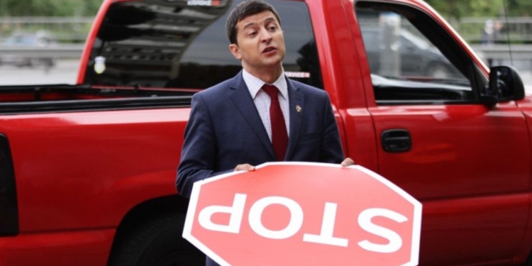 На аукционе продадут легендарный пикап – он “снялся” в “Слуге народа” (ФОТО)