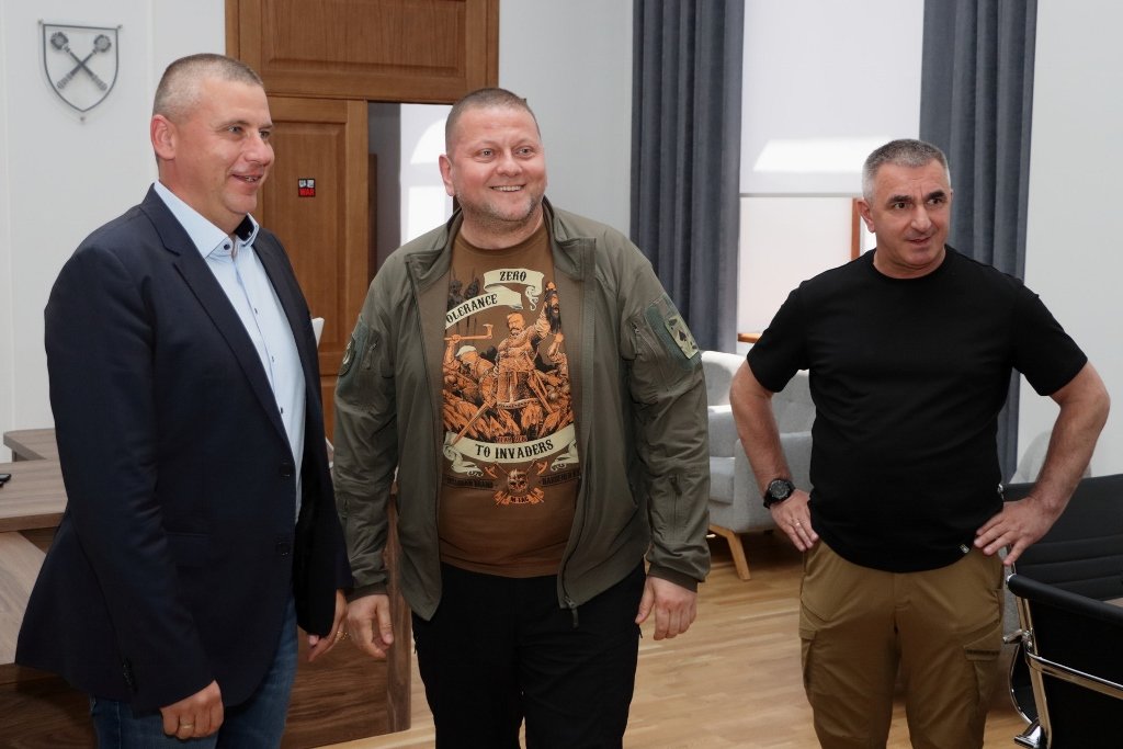 Украину посетила делегация венгерских военных - увидели Ирпень, Бородянку, Гостомель, были в Николаеве (ФОТО) 19