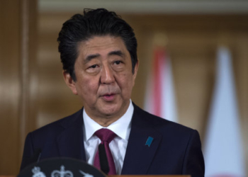 Экс-министр Японии Абэ умер после покушения