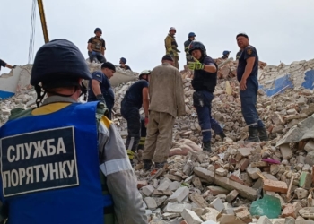 В результате ракетного удара по жилому дому в Часовом Яру 15 погибших, 24 человека под завалами (ВИДЕО)