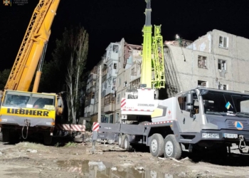 В разрушенной ракетой 5-этажке в Николаеве спасатели обнаружили тело мужчины. Теперь погибших 8