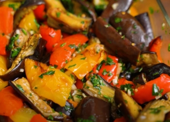 Разнообразим летнее меню. Баклажаны маринованные – отличный вкус, мало масла (ВИДЕО)