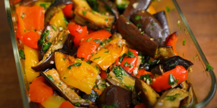 Разнообразим летнее меню. Баклажаны маринованные – отличный вкус, мало масла (ВИДЕО)