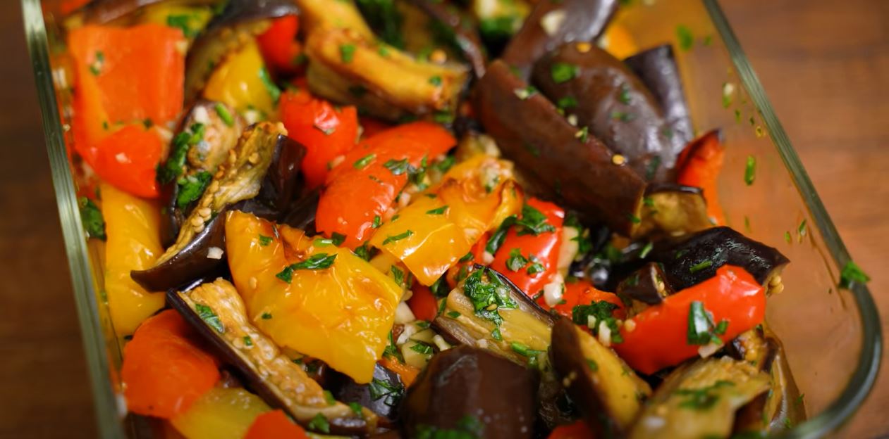 Разнообразим летнее меню. Баклажаны маринованные – отличный вкус, мало масла (ВИДЕО)