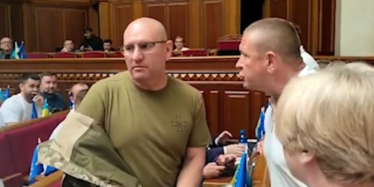 Нардепа Шевченка зачмирили в Раді і змусили вийти – через військовий однострій (ВІДЕО)