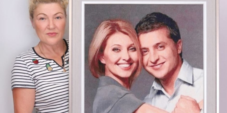 Українська майстриня вишила хрестиком портрет Зеленського з дружиною – хоче допомогти ЗСУ (ФОТО)