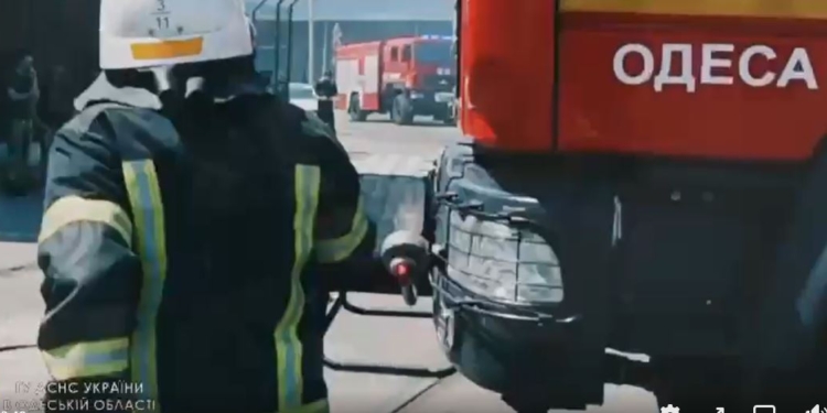 Внаслідок російського удару по морському порту Одеси є поранені (ВІДЕО)