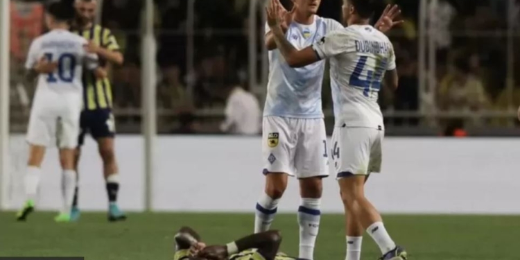 Шок. Турецькі фани на матчі проти Динамо славили Путіна (ФОТО, ВІДЕО)