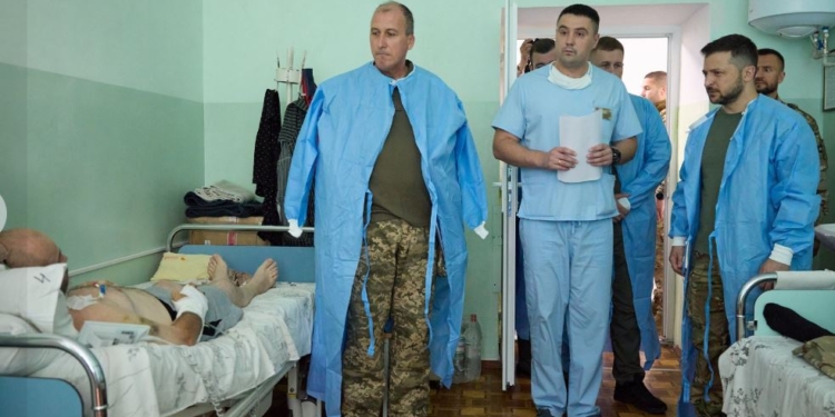 Зеленський відвідав поранених у шпиталі (ФОТО)