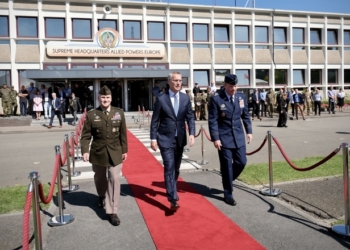 Войска НАТО в Европе возглавил генерал с интересной биографией