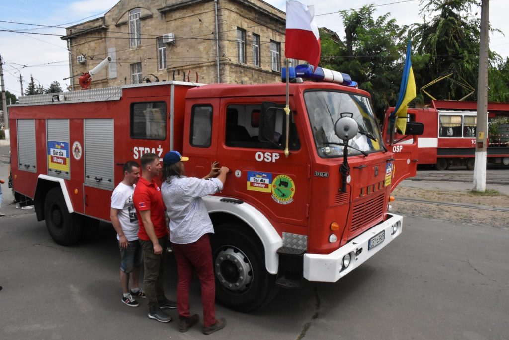 Громадянин Польщі подарував «Миколаївелектротрансу» власний пожежний автомобіль (ФОТО) 18