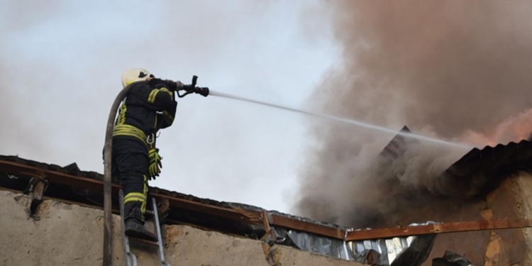 Через нічну та ранкову атаки росіян на Миколаїв спалахнуло 8 пожеж – ДСНС (ФОТО, ВІДЕО)