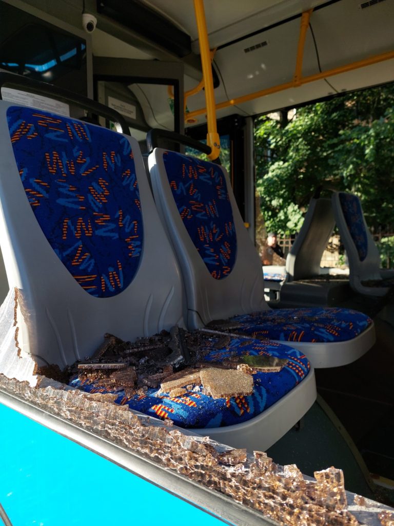 Внаслідок ранкових обстрілів Миколаєва пошкоджено 18 тролейбусів (ФОТО) 13