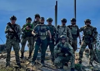 Наші розвідники знайшли на Зміїному багато цікавого після рашистів. І кота, який пережив усі жахи війни (ВІДЕО)