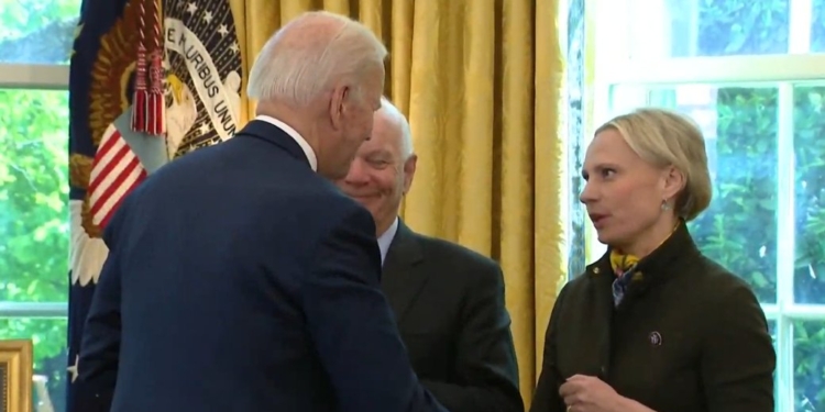 Это их дело. У Зеленского прокомментировали американское “дело Ермака”