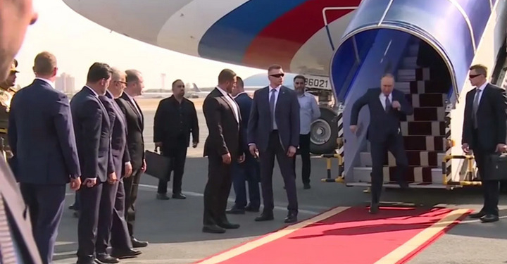 З ним щось не так: Путін спантеличив своїм зовнішнім виглядом під час поїздки до Ірану (ФОТО)