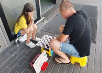 10-річна чемпіонка світу передала для ЗСУ гроші, які виграла в шашки (ВІДЕО)