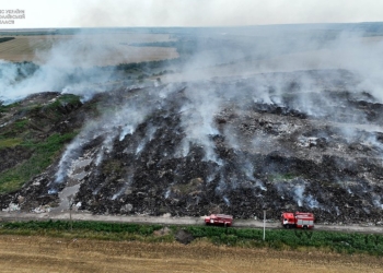 Уже неделю горит мусорный полигон Вознесенска (ВИДЕО)