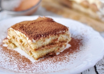 Десерт в одном из супермаркетов Одессы уложил в больницу 15 человек