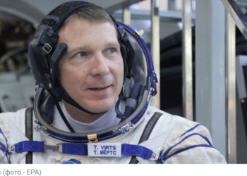 Русские космонавты развернули на МКС “флаги” “ДНР-ЛНР”. Астронавт NASA назвал это аморальным и призвал к действиям (ФОТО)