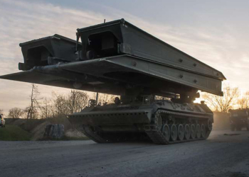 Німеччина готується передати Україні 16 танків для наведення мостів