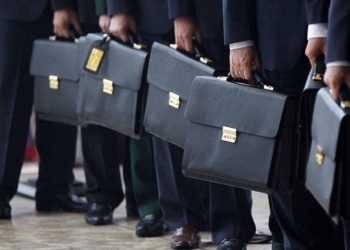 За час війни в Україні звільнено майже 8,5 тисяч держслужбовців