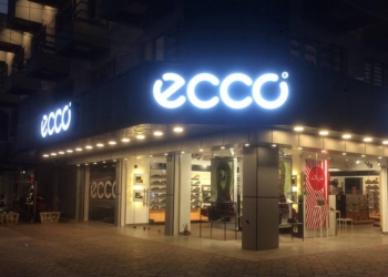 Ecco потерял право поставлять обувь королевскому двору из-за работы в рф