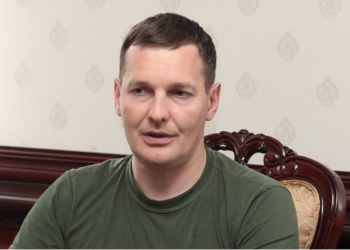 Рятувальника з Миколаєва врятував від смерті канадський костюм 9 класу захисту – шолом прийняв 5 осколків, – Єнін