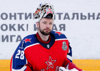 Хотел уехать в США: вратаря сборной россии по хоккею насильно отправили в армию