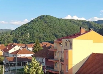 Між Сербією та Косово спалах конфлікту: строять барикади, лунають постріли