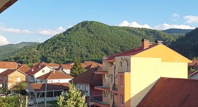 Між Сербією та Косово спалах конфлікту: строять барикади, лунають постріли