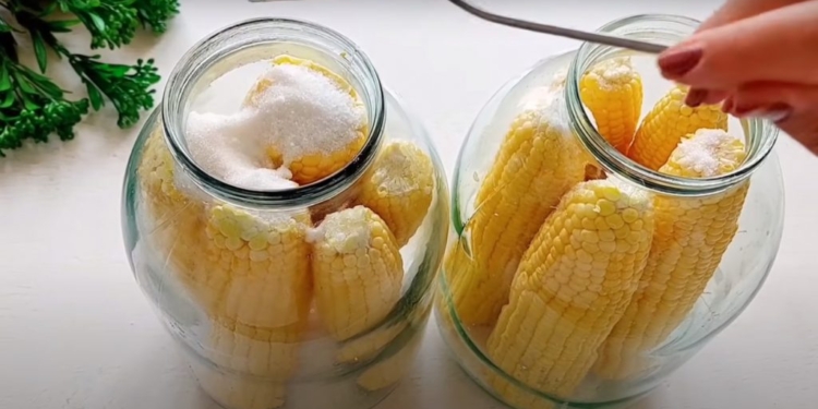 Чтобы зима не была голодной. Кукуруза консервированная в початках (ФОТО)