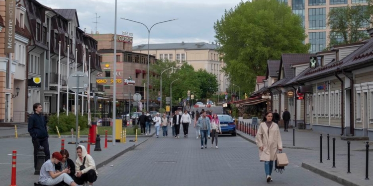 Почти половина белорусов не поддерживает войну россии  в Украине. Но есть детали – опрос