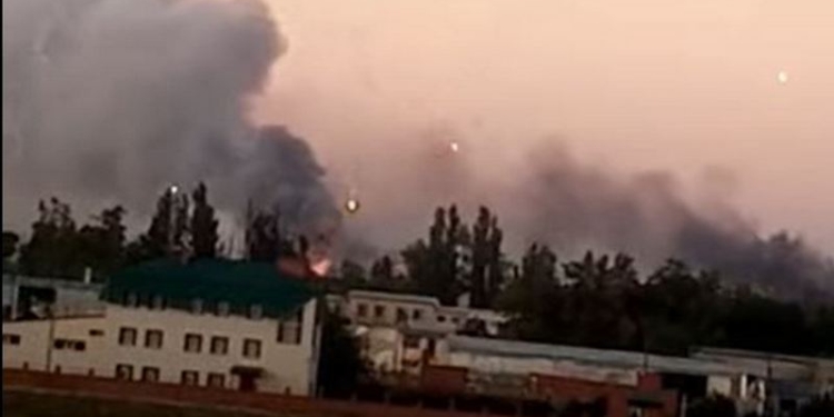 Ранок в Новій Каховці почався з вибухів – ВСУ продовжує знищувати склади (ВІДЕО)