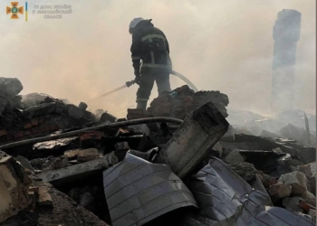 Наслідки нічного обстрілу Миколаєва. Пожежі ліквідовано (ФОТО)