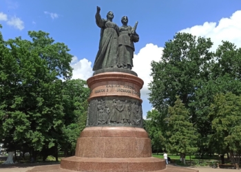 Уже прошлое. Монумент воссоединения Украины с Россией снесли в Переяславе (ФОТО)