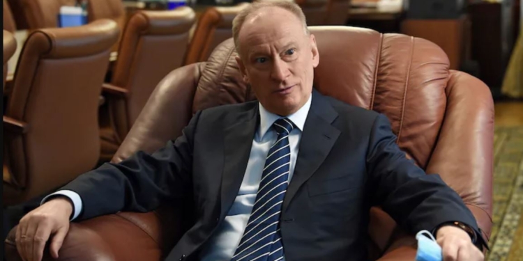 Регулярно пьющий и туго думающий, – так характеризуют возможного сменщика путина