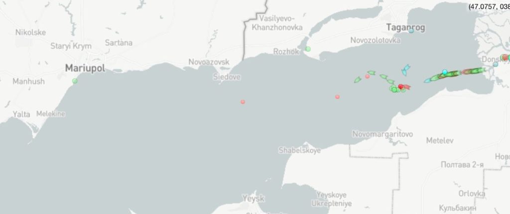 Рашисты превратили порт Мариуполя в военно-транспортный хаб, для прикрытия используют пассажирский поезд 2