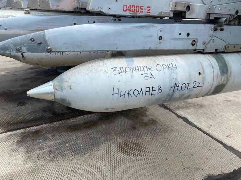 Ночью авиация ВСУ атаковала рашистов ракетами с надписью “Здохните орки за Николаев” (ФОТО)