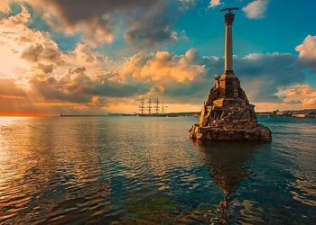 Окупанти відмінили святкування дня вмф рф в Севастополі – заявляють, що штаб російського чорноморського флоту атакований, є поранені