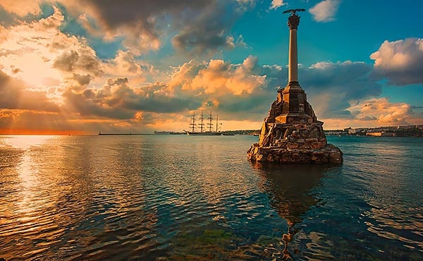 Окупанти відмінили святкування дня вмф рф в Севастополі – заявляють, що штаб російського чорноморського флоту атакований, є поранені