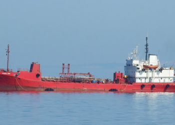 рф второй раз обстреляла ракетами брошенный молдавский танкер с дизтопливом возле Одессы (ВИДЕО)